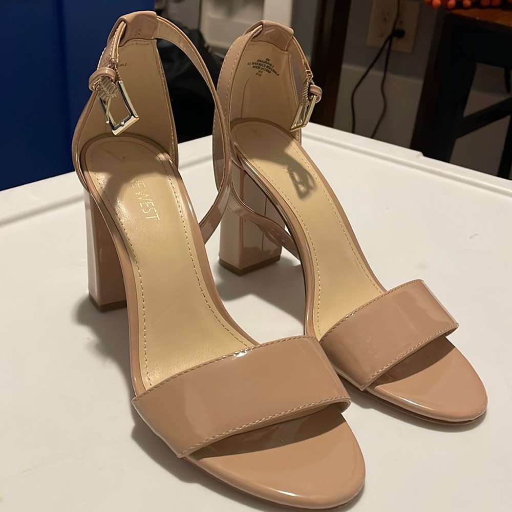 Nine West Size 8 Womens tan heels